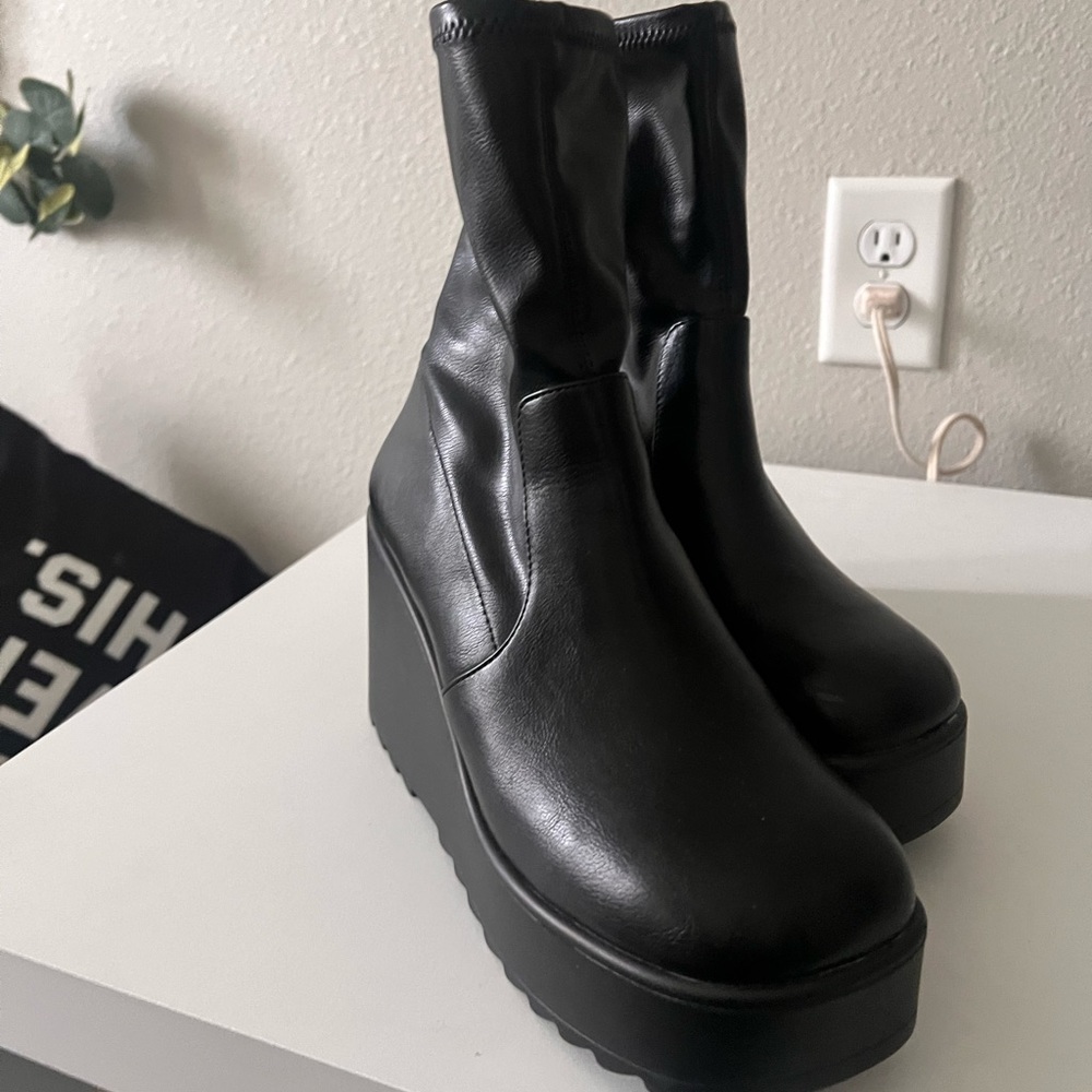 New black leather like black platform booties